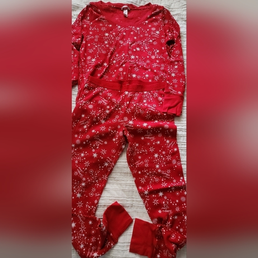 NWOT Victoria's Secret Red Star Patterned Pajama Set Size M